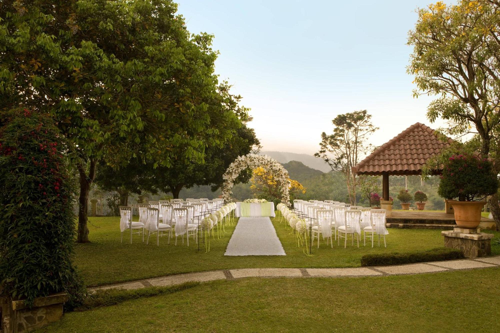 Sheraton Bandung Hotel & Towers Exterior foto