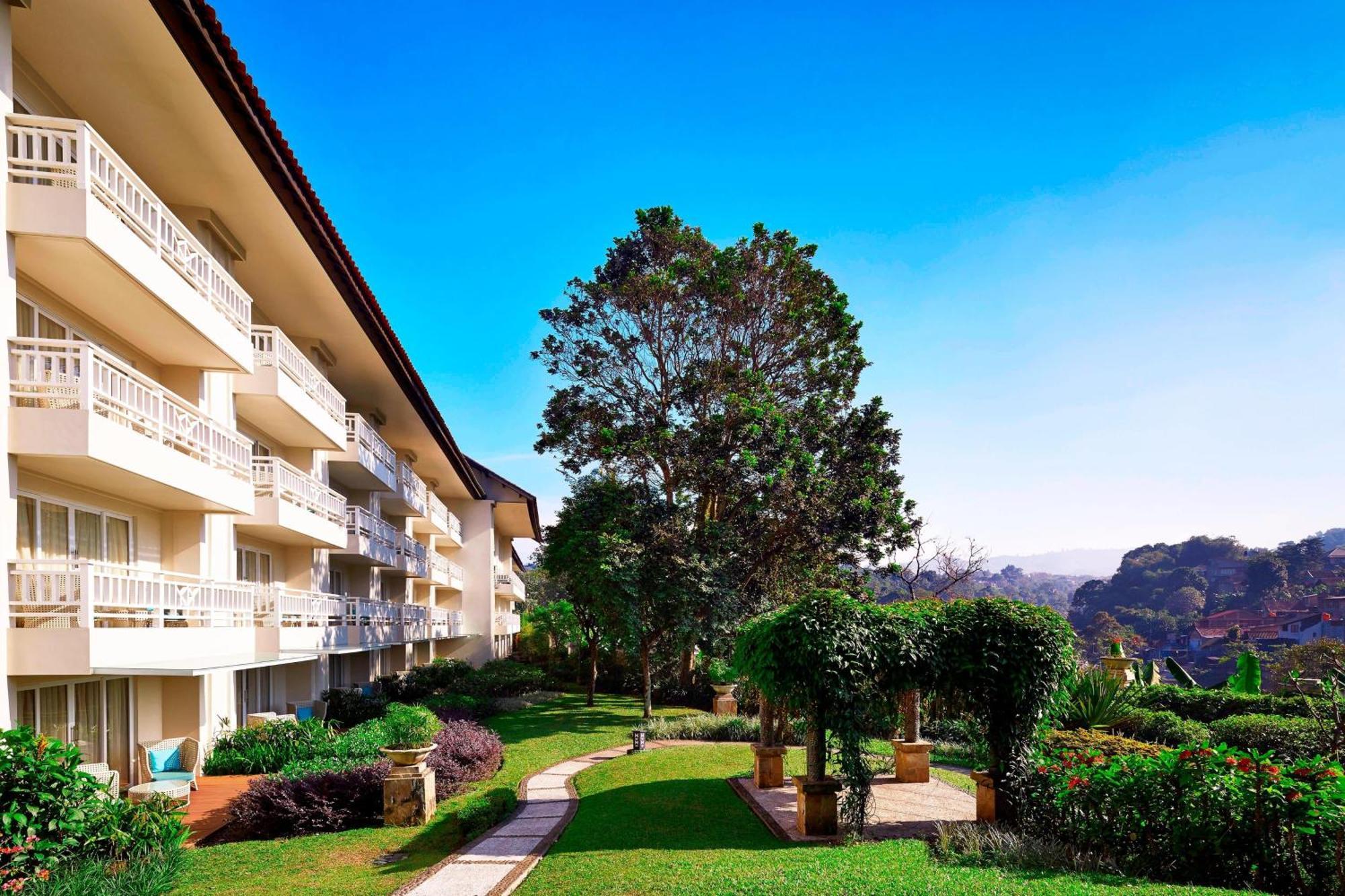 Sheraton Bandung Hotel & Towers Exterior foto